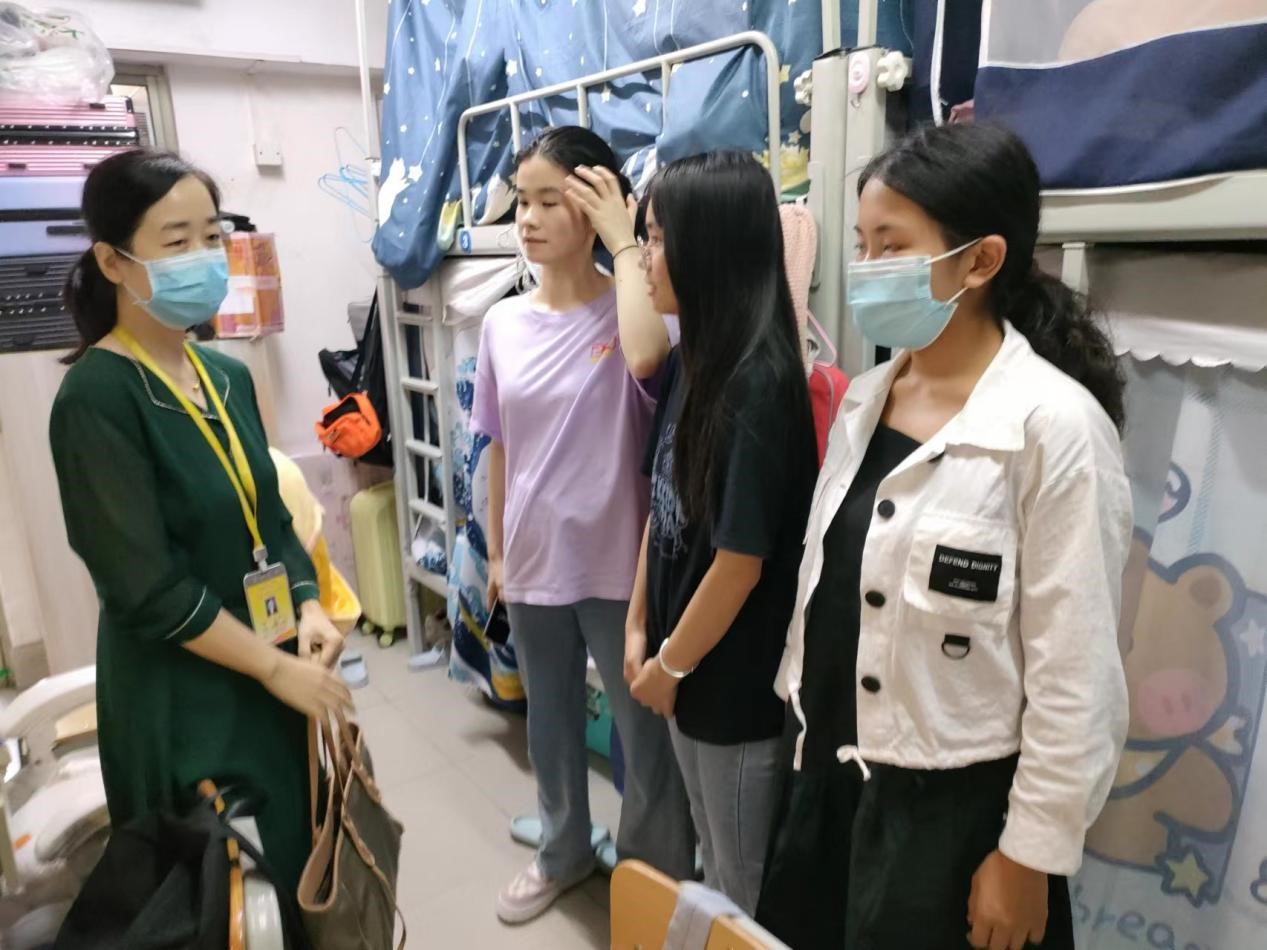 关怀入宿舍，温情系师生——bwin必赢官网辅导员进行学生宿舍走访