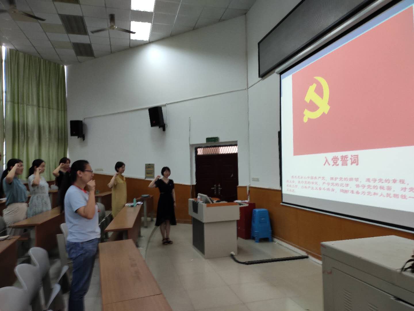 bwin必赢国际中国官方网站举办专题微党课暨学院党委理论学习中心组2020年第4次集中学习扩大会