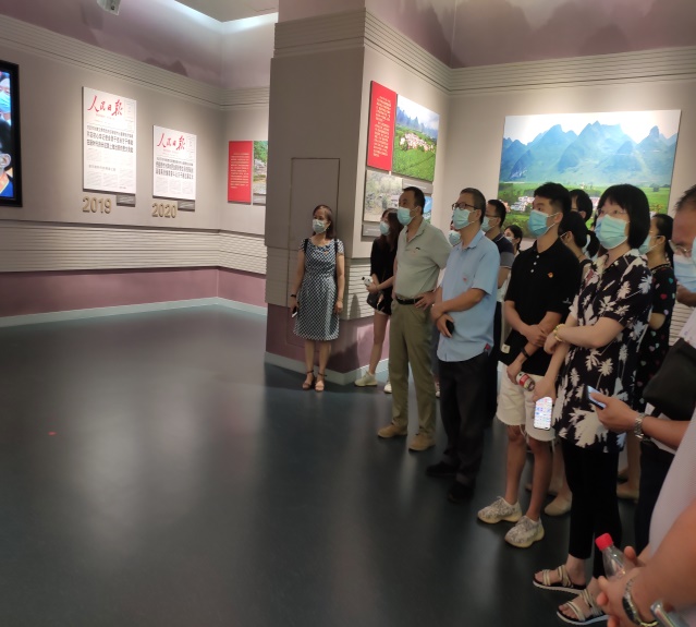 bwin必赢国际中国官方网站开展参观广西脱贫攻坚成就展主题党日活动