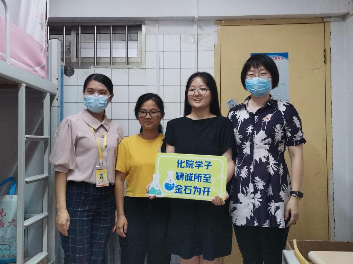 bwin必赢国际中国官方网站领导带队走访2022级新生宿舍